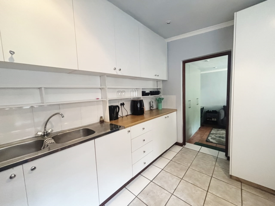 To Let 1 Bedroom Property for Rent in Mowbray Western Cape